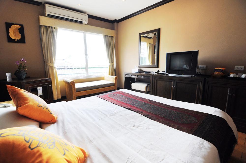 Baan Sukhumvit Soi 18 Hotel Bangkok Buitenkant foto