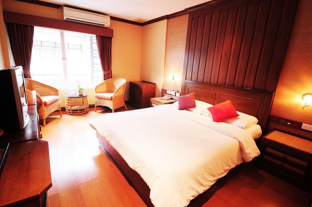 Baan Sukhumvit Soi 18 Hotel Bangkok Buitenkant foto