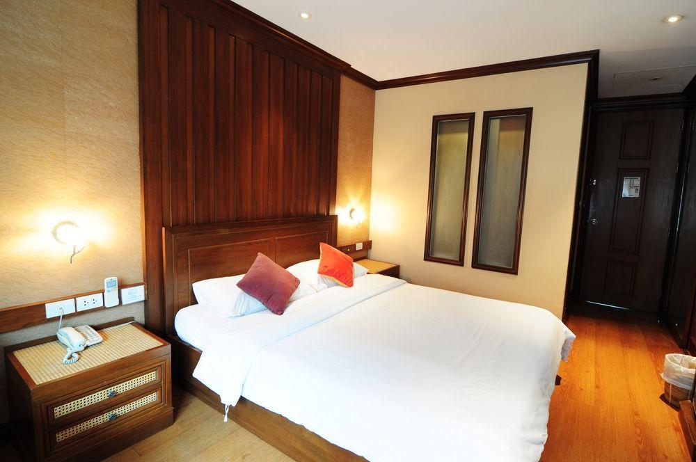 Baan Sukhumvit Soi 18 Hotel Bangkok Buitenkant foto