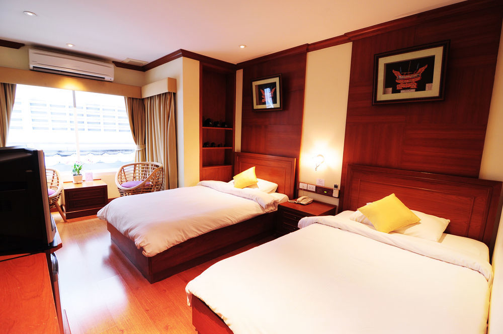 Baan Sukhumvit Soi 18 Hotel Bangkok Buitenkant foto
