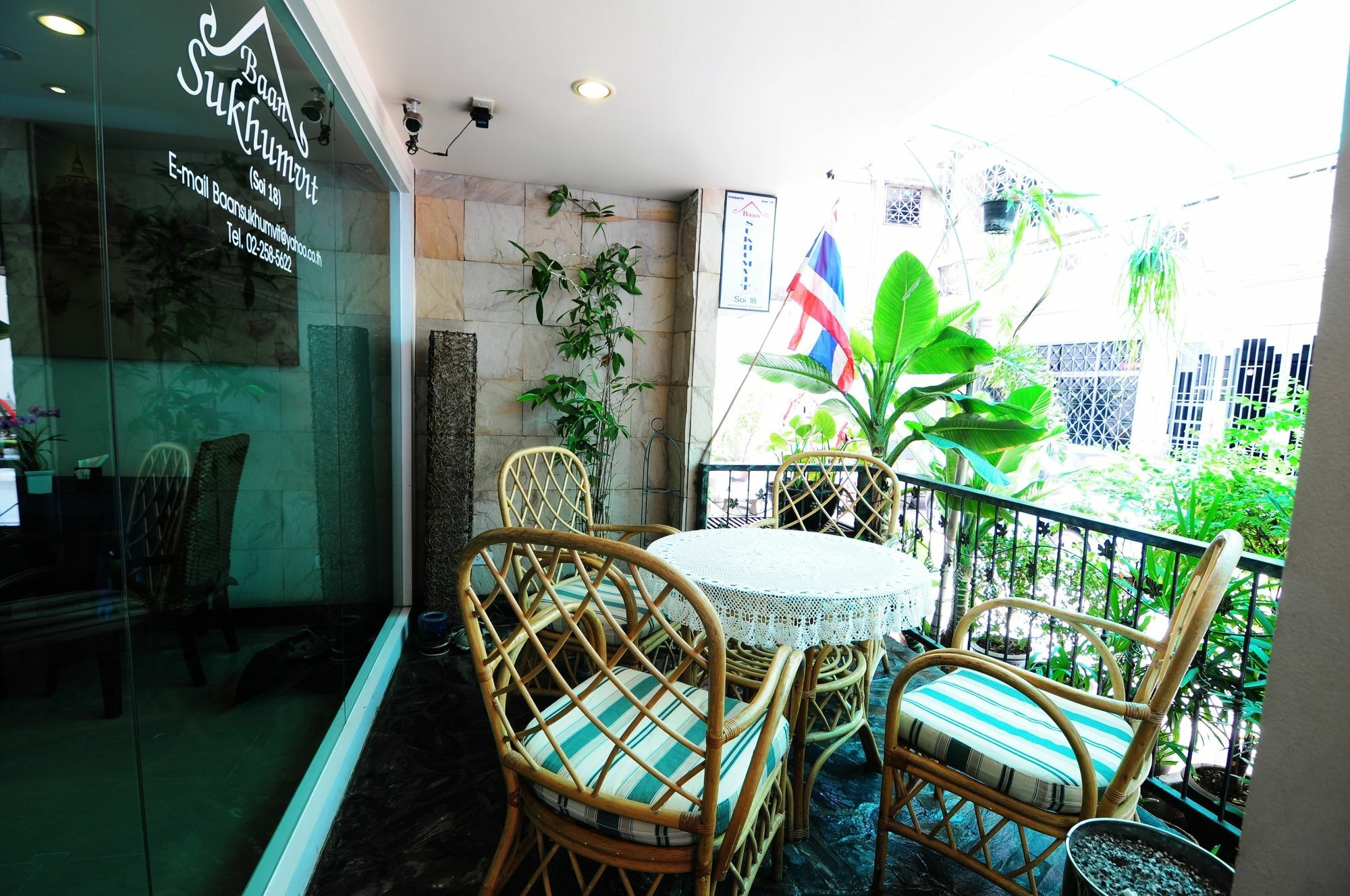 Baan Sukhumvit Soi 18 Hotel Bangkok Buitenkant foto
